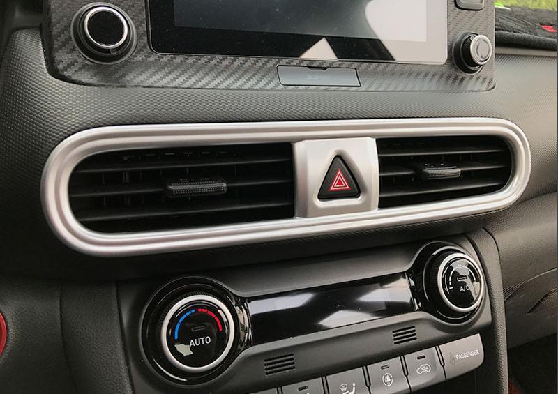 Hyundai Kona Mittelkonsole Armaturenbrett Luftdüsen Lüftung Abdeckung Rahmen
