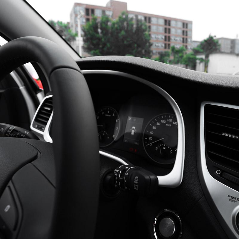 Hyundai Tucson 3 TL Chrom Mittelkonsole Armaturenbrett Geschwindigkeitsmesser Abdeckung