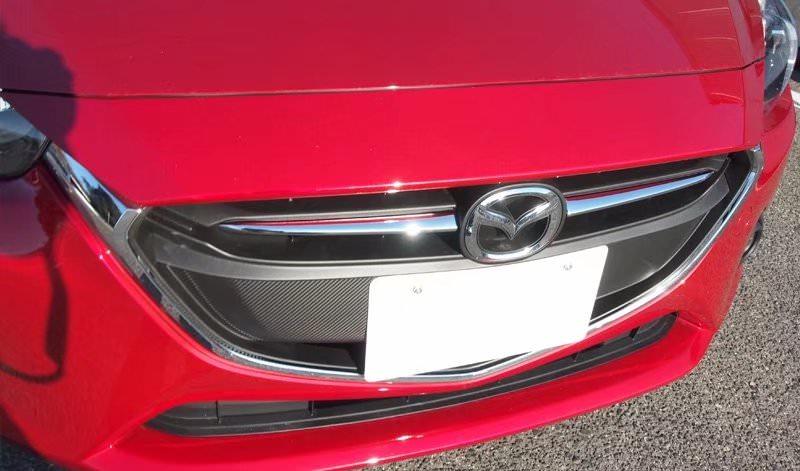 Mazda 2 DJ Chrom Kühlergrill Gitter Streifen Abdeckung Leiste