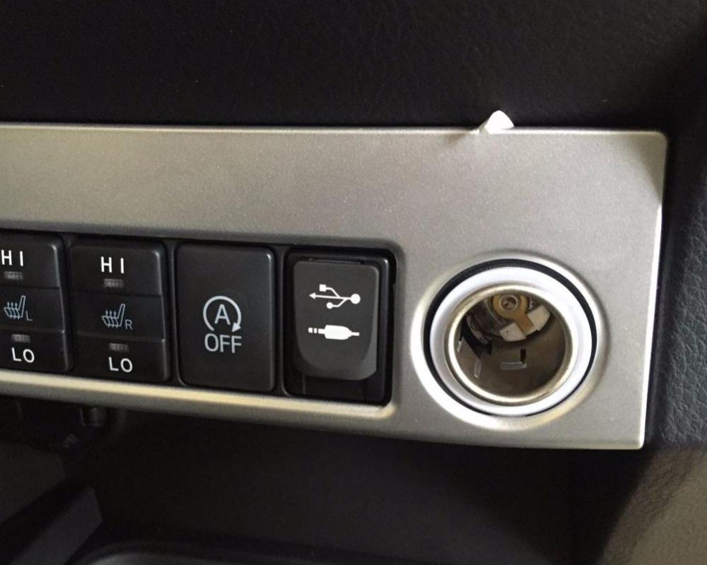 Toyota RAV4 4 XA40 Chrom Zigaretten Anzünder USB Rahmen Abdeckung