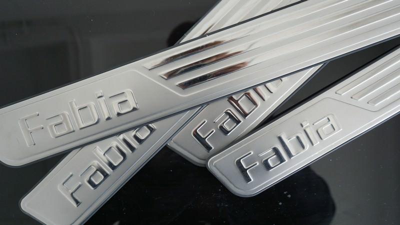 Skoda Fabia 2 & 3 Edelstahl Einstiegs Leisten Tür Schweller Auflage Abdeckung