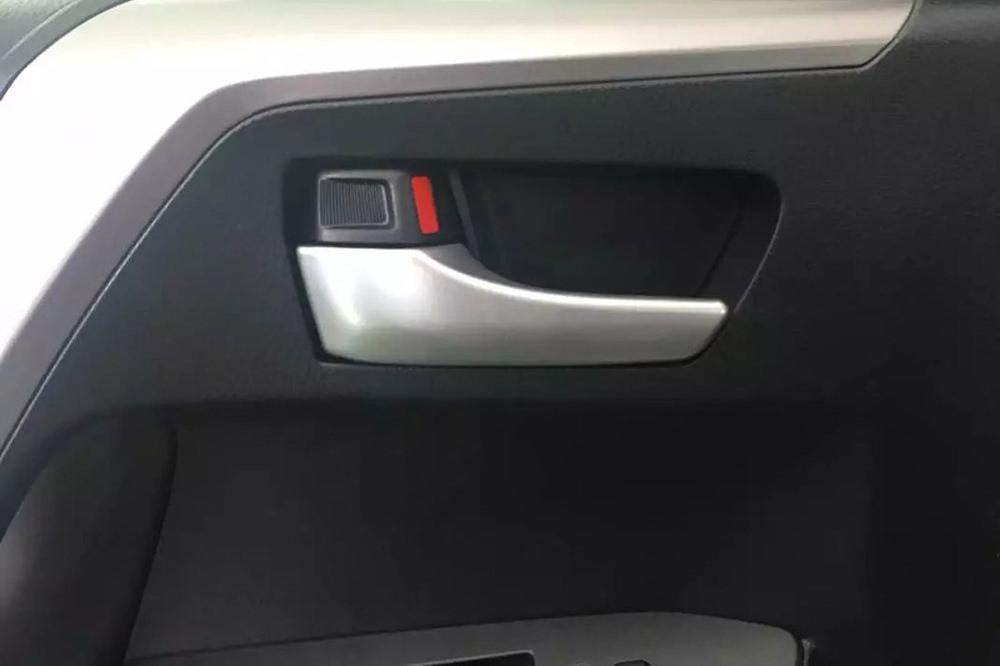 Toyota RAV4 4 XA40 Chrom Türgriff Innen Abdeckung Blende Rahmen