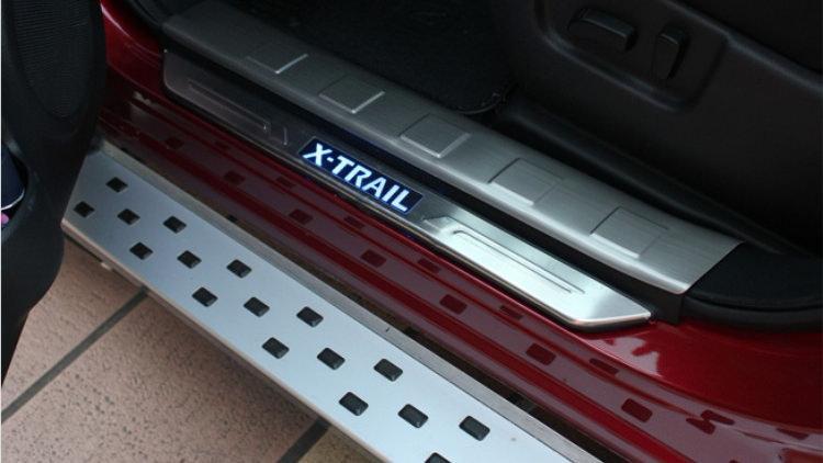Nissan X-Trail T31 Chrom LED Einstiegs Leisten Tür Schweller Auflage Abdeckung