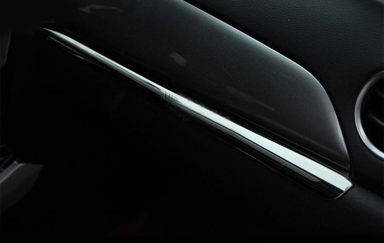 Suzuki Vitara 4 LY Handschuh Fach Kasten Armaturenbrett Leiste